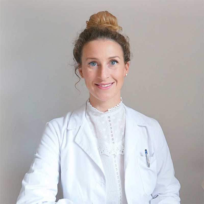 Liliana Chaves MÉDICO EXPERTA EN MEDICINA NATURAL Y PNIE